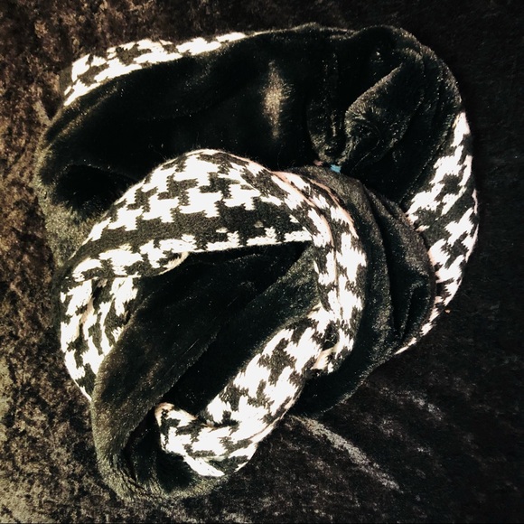 Houndstooth/faux fur Infinity Scarf - Picture 4 of 4